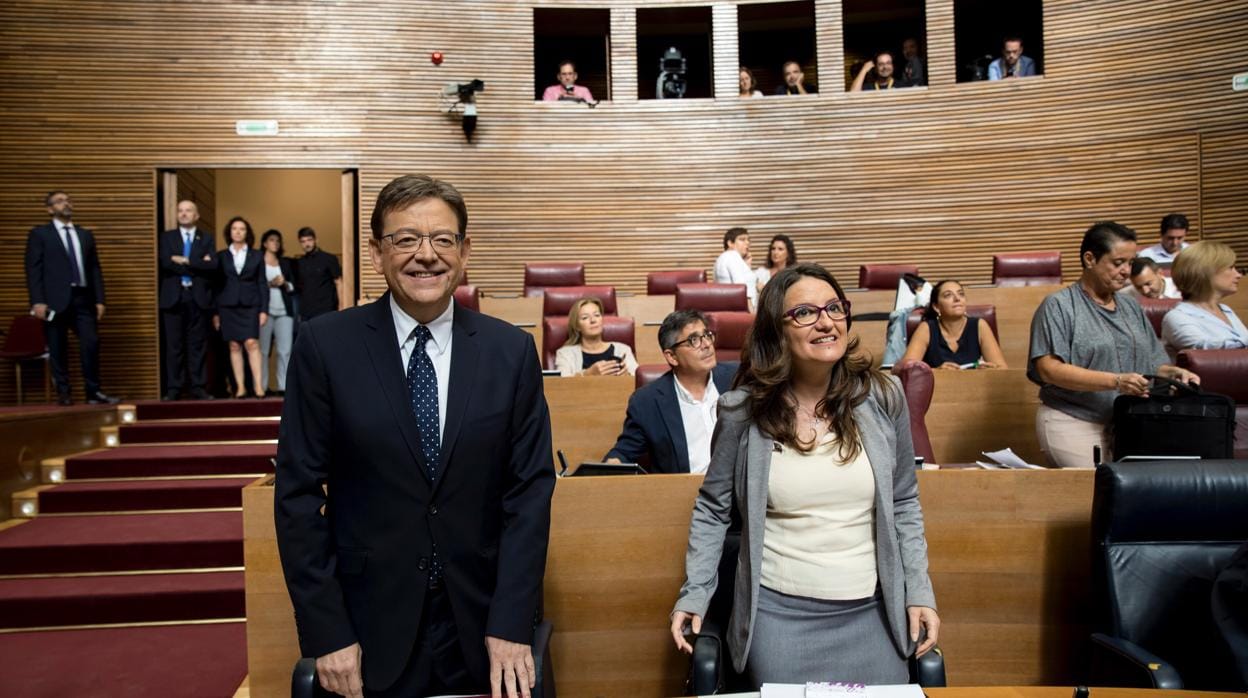 Ximo Puig y Mónica Oltra, al inicio del debate este martes en las Cortes Valencianas