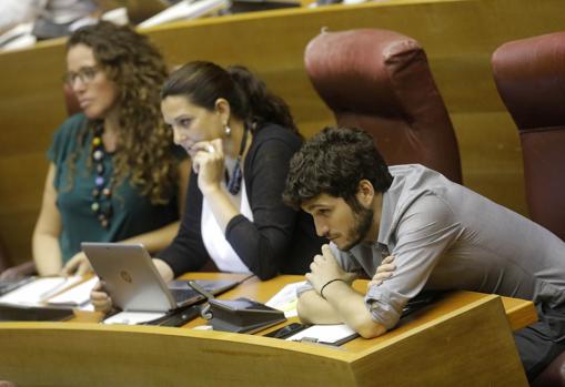 Antonio Estañ, en su escaño de las Cortes este martes