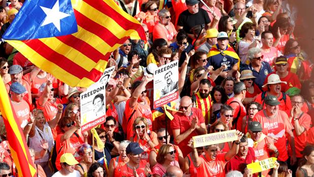 Los CDR boicotean una manifestación en favor del castellano en Cataluña