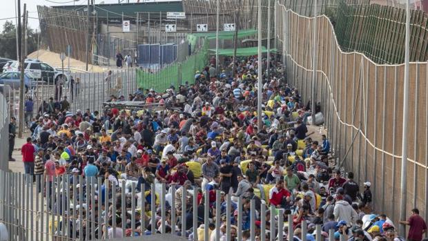 Vía libre a 3.000 porteadores al día aunque Marruecos siga sin abrir la aduana de Melilla