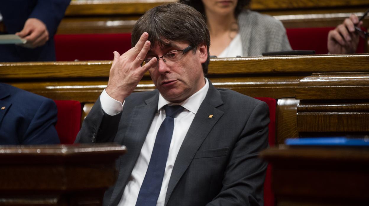 El presidente Carles Puigdemont es uno de los diputados suspendidos