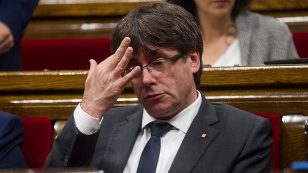 El Parlament sigue sin aplicar la suspensión de los diputados presos y fugados