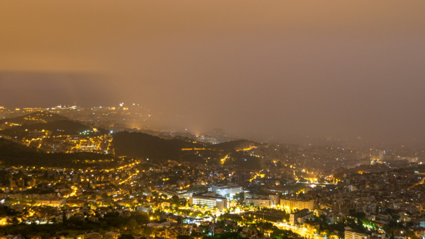 La lluvia provoca grandes retenciones en Barcelona