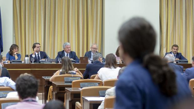 Duro choque entre Iglesias y Aznar, que le acusa de «los cobros» de Venezuela e Irán