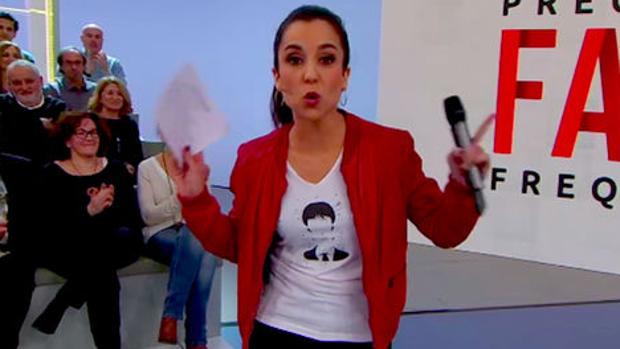 El ente que regula el audiovisual catalán avala que una presentadora de TV3 vistiera con la cara de Puigdemont