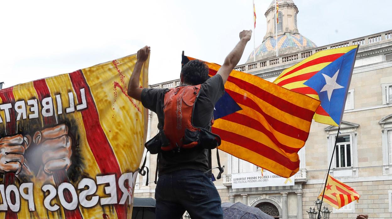 Un grupo de independentistas en el boicot a la manifestación de «Hablamos Español», este fin de semana en Barcelona