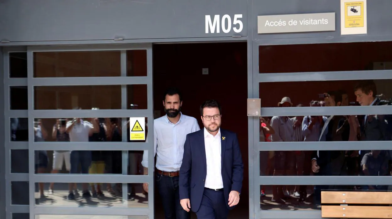 El presidente del Parlament Roger Torrent y el vicepresidente del Govern Pere Aragonès visitan la cárcel