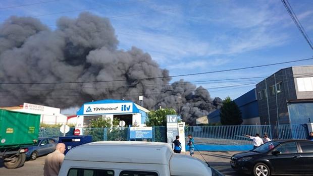 Hallan dos cadávares en la nave incendiada el sábado en Manzanares