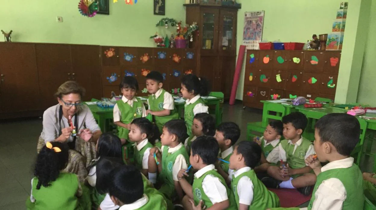 La higienista Susana Cruz ha estado de voluntaria en Malang y Curahjati