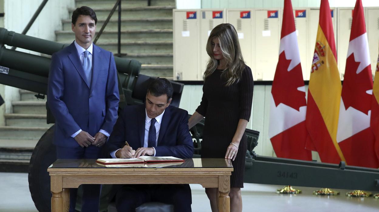 Pedro Sánchez, junto a Begoña Gómez y el primer ministro canadiense Justin Trudeau