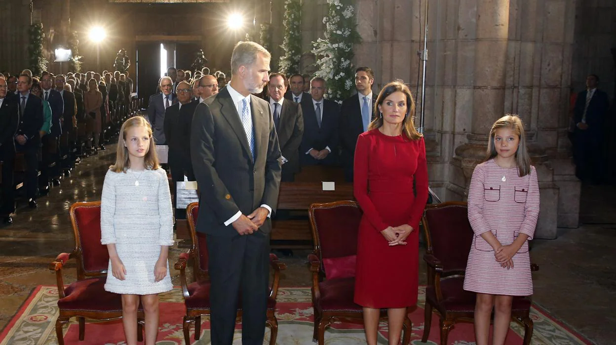 La Familia Real en a misa en honor a la Virgen de Covadonga en el I Centenario de la Virgen de Covadonga