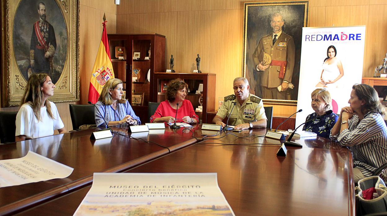 Presentación del concierto benéfioo de RedMadre en el Museo del Ejército