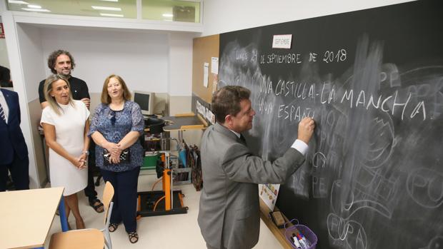 Page inaugura las cuatro nuevas aulas del colegio «Ciudad de Toledo»