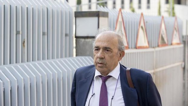 El director del máster de Cifuentes pide saber quién entró en sus despachos de la URJC