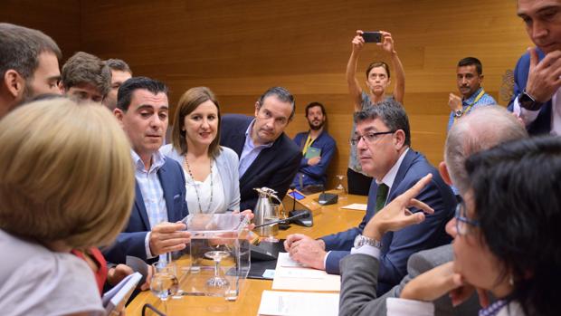 Las comisiones de Taula y financiación de PSPV y Bloc arrancan con lío: Ciudadanos queda fuera de las mesas