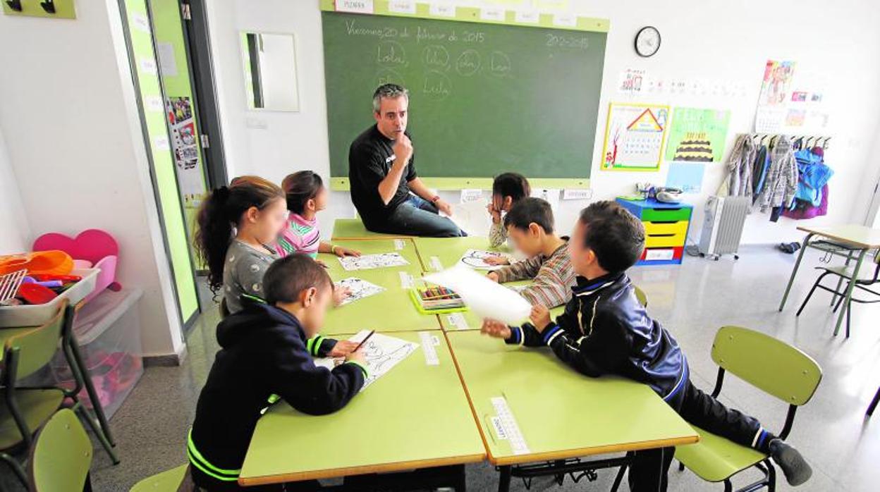 Alumnos en clase en un centro educativo de la Comunidad Valenciana