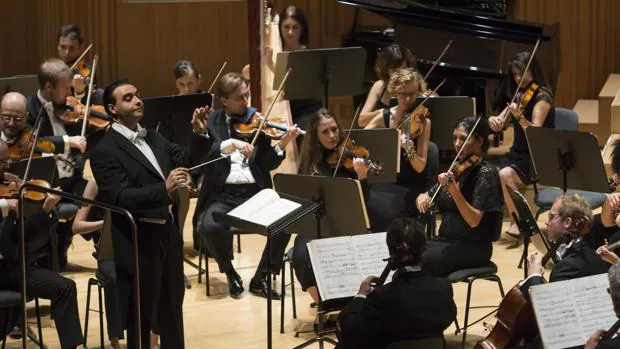 L'Orquestra de la Comunitat Valenciana ret homenatge a Matilde Salvador i Claude Debussy