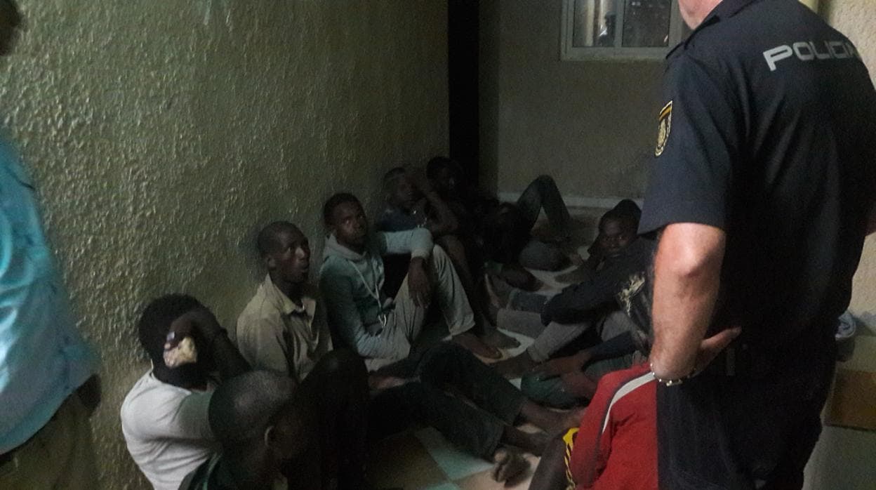 El equipo policial conjunto descubrió hace 15 días una casa patera en Nuadibú; estaban a punto de navegar