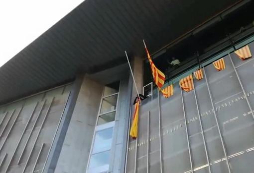 Los CDR han entrado por la fuerza en un edificio de la Generalitat