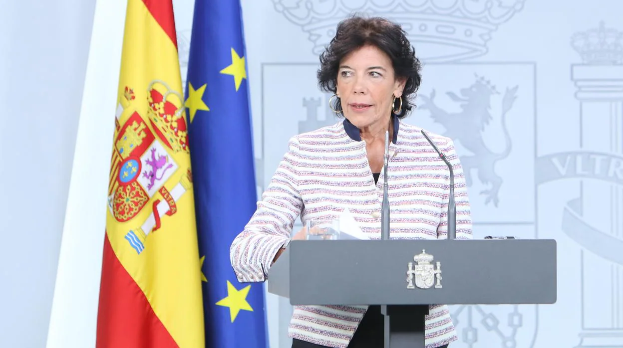 La ministra portavoz, Isabel Celaá, durante su comparecencia ayer en La Moncloa para responder a Quim Torra