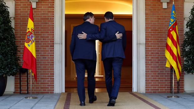 Ximo Puig se aleja del independentismo de la mano de Pedro Sánchez