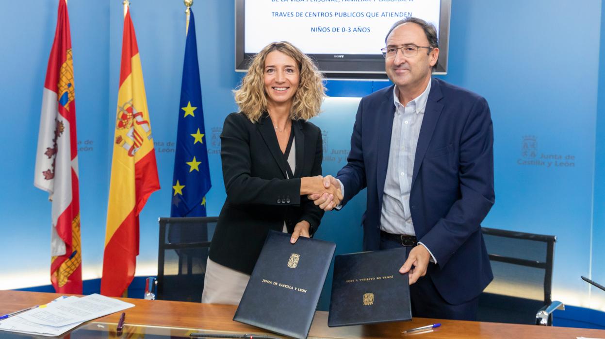 La consejera de Familia, Alicia García, y el presidente de la FRMP y alcalde de Palencia, Alfonso Polanco