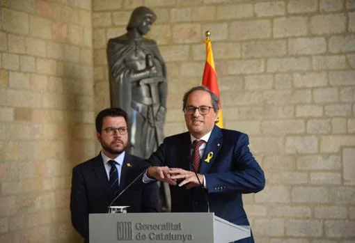 El presidente catalán, Quim Torra, con el vicepresidente, Pere Aragonès