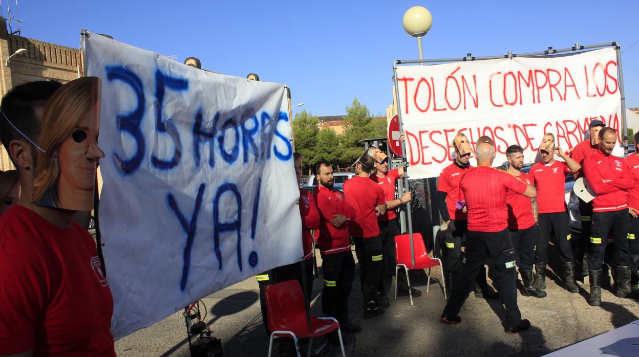 Los bomberos municipales de Toledo, indignados con tener un parque móvil de «desecho»