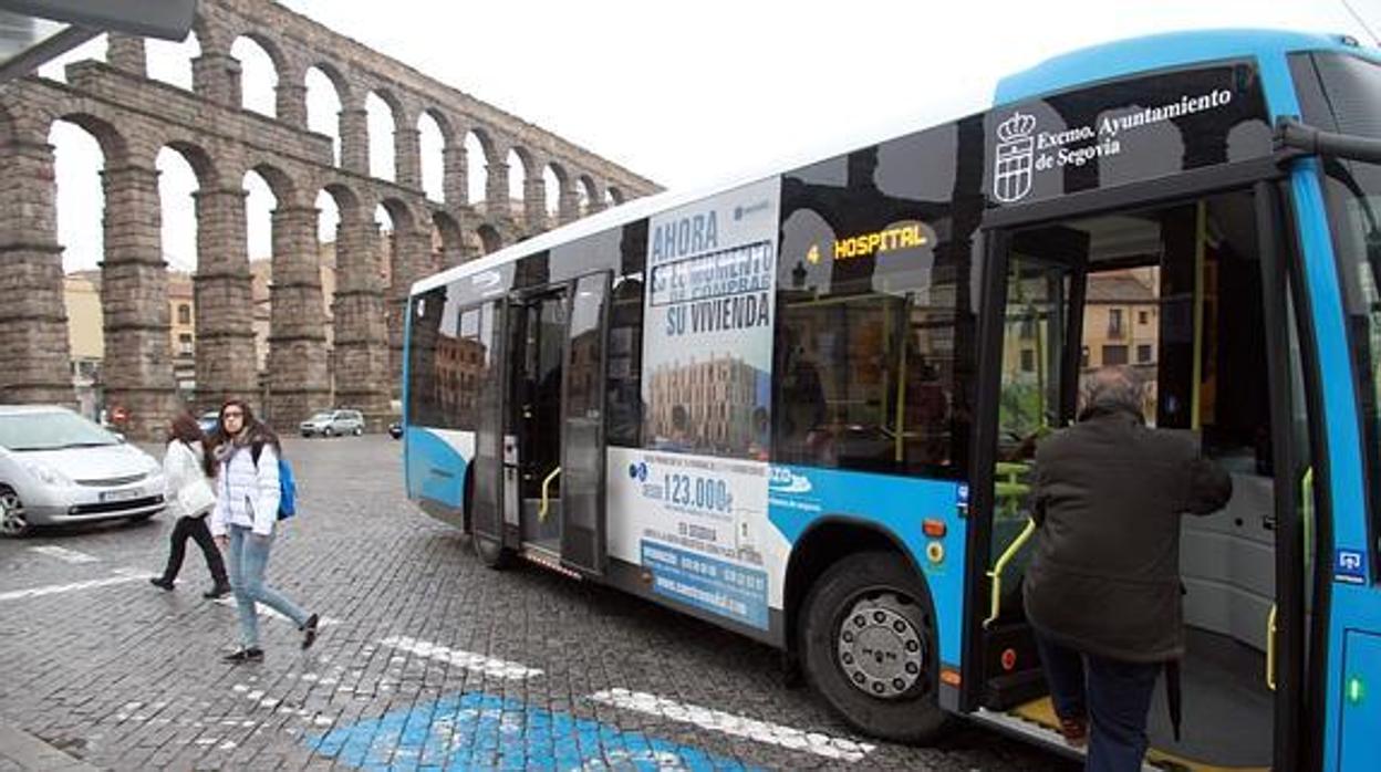 Imagen de archivo de un autobús de Segovia