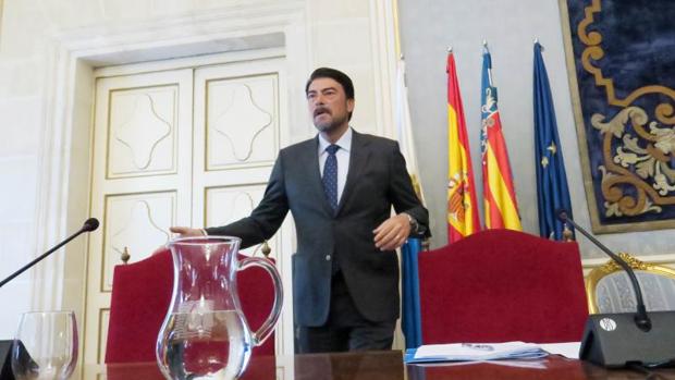 El alcalde de Alicante baja los impuestos y sube las inversiones en 12 millones de euros