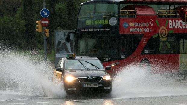 Las lluvias torrenciales caídas sobre Barcelona causan inundaciones y complicaciones en el transporte