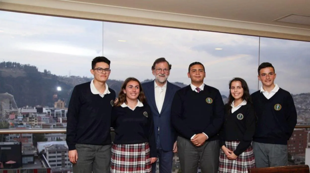 Mariano Rajoy, con los estudiantes del SEK Ecuador