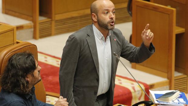 El PP endurece sus ataques a Villares tras la sentencia del TS sobre el eólico