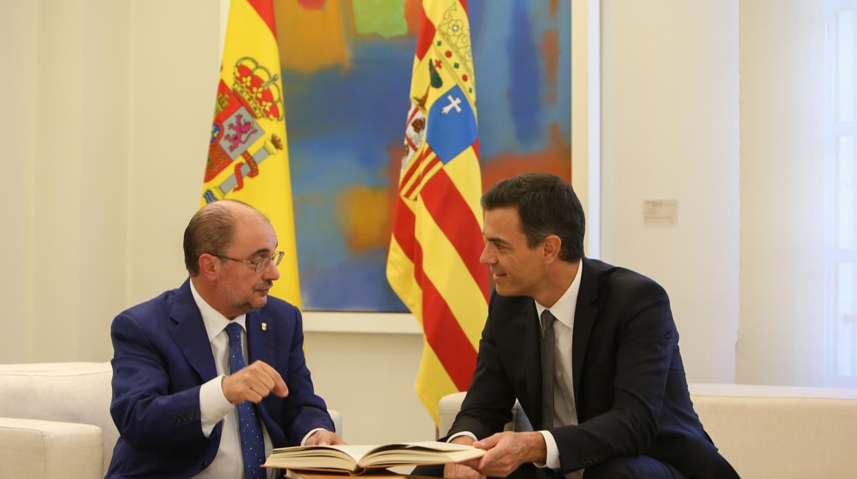 Javier Lambán, presidente de Aragón y líder regional del PSOE, durante su reciente reunión con Pedro Sánchez en La Moncloa