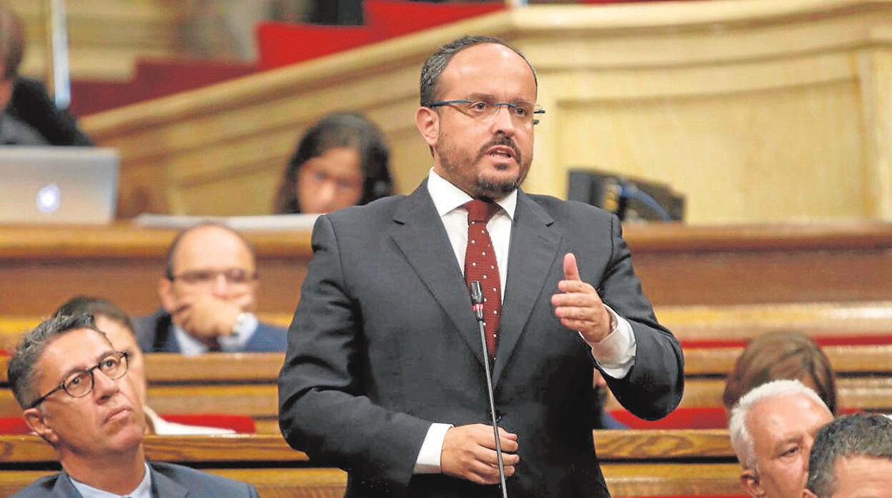 Fernández anunció hace unos días que concurrirá a las primarias para liderar el PP catalán