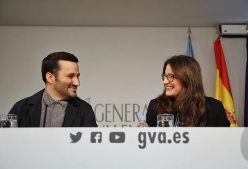 Vicent Marzà y Mónica Oltra, en una rueda de prensa