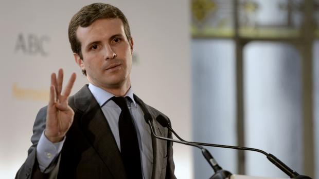 Casado pregunta si Sánchez envió a Zapatero a negociar los Presupuestos con Otegui