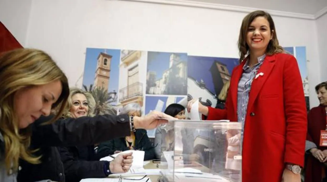 Sanddra Gómez votando en las primarias del PSPV en la ciudad de Valencia