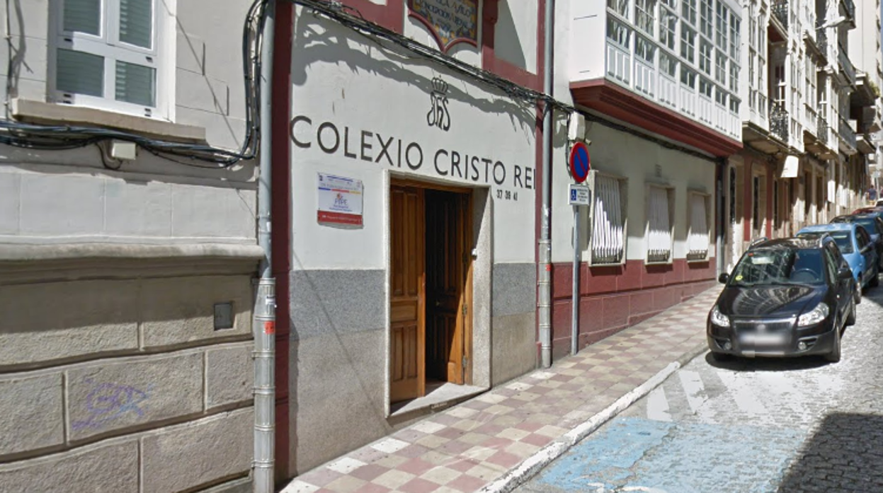 Fachada del colegio Cristo Rey, en el barrio de A Magdalena