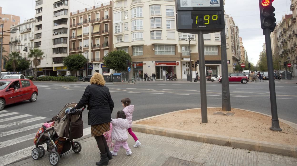 Termómetro en Valencia que marca 19 grados