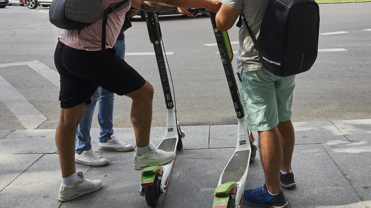 Los servicios de alquiler de patinetes eléctricos han hecho proliferar su uso en las calles de Zaragoza