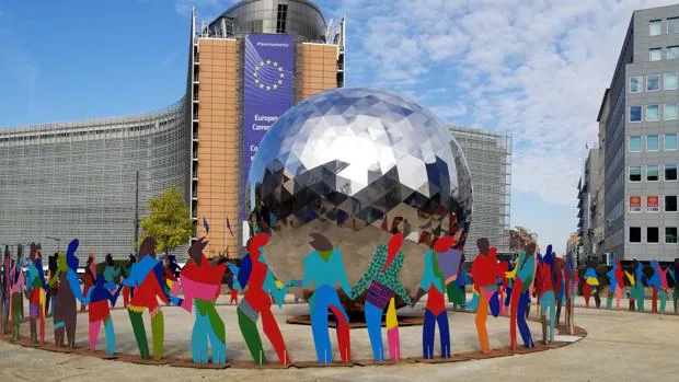 «Universo de Luz», de Cristóbal Gabarrón, se instala en Bruselas para conmemorar el día de las Naciones Unidas