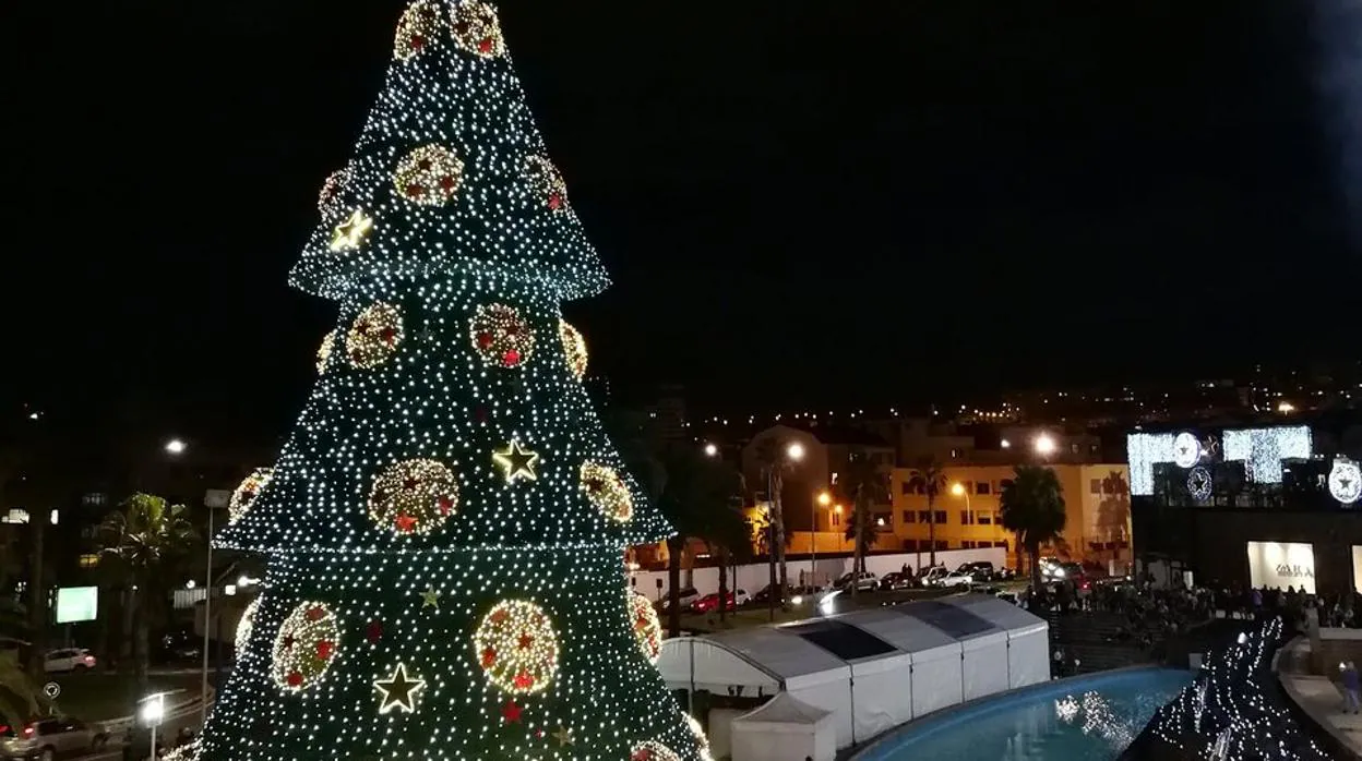 Las Arenas ya tiene su árbol de Navidad en la capital grancanaria