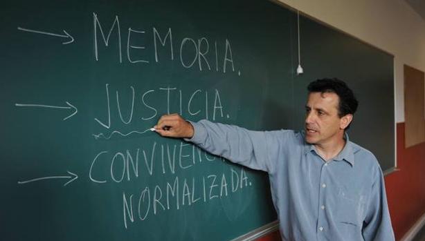 Indignación por las «justificaciones» de ETA en la unidad didáctica que se estudiará en las aulas vascas