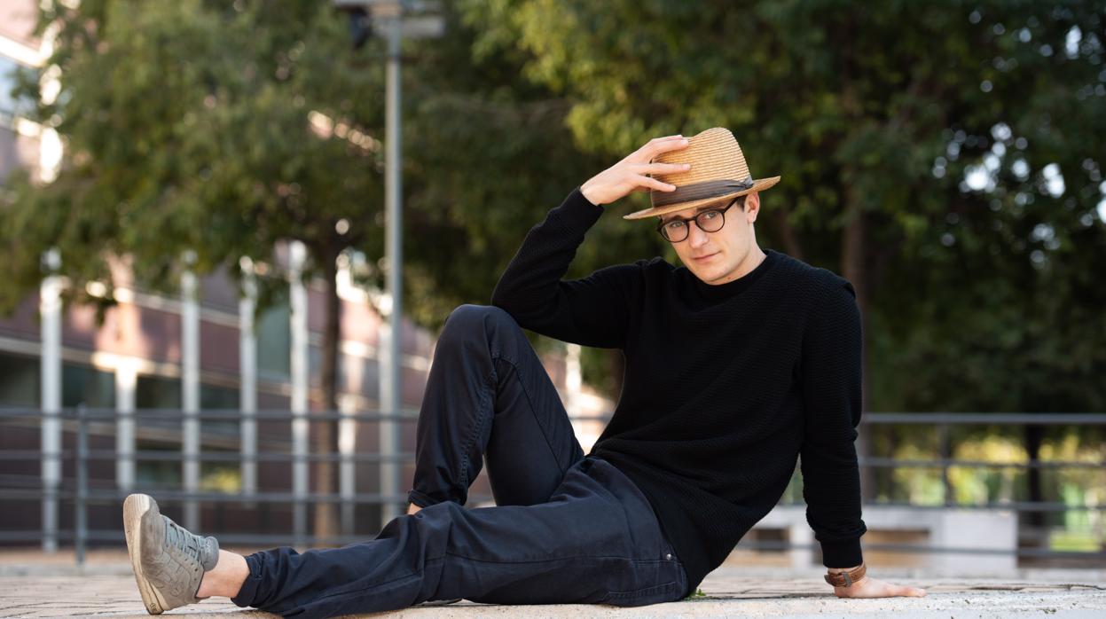 Jakub Jozef Orlinski, fotografiado cerca del Auditori de Barcelona