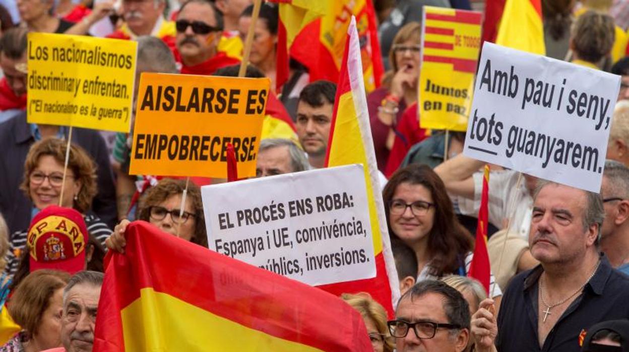 Manifestantes en Barcelona, el pasado 12 de octubre, Día de la Fiesta Nacional