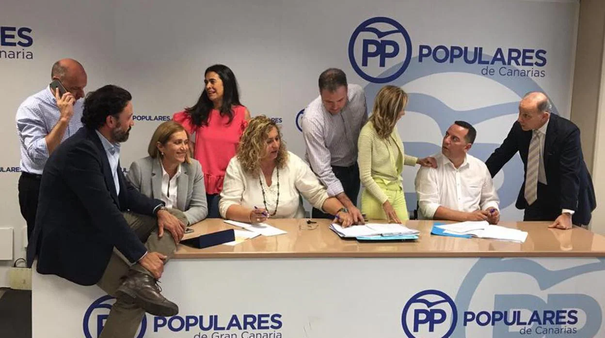 Receso tras una reunión de la dirección del PP de Gran Canaria