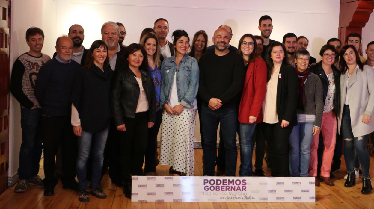 José García Molina con parte del equipo que le aoompaña en la candidatura