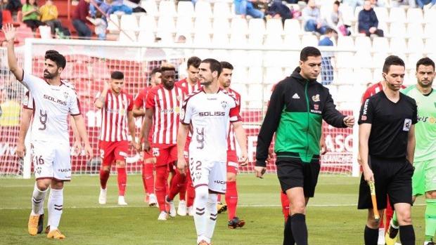 1-1: El Albacete saca un punto pese a jugar con 10 casi todo el choque