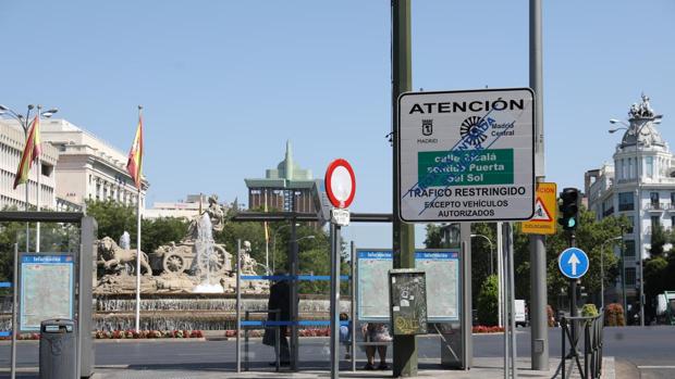 Los afectados por Madrid Central recogen firmas contra Carmena por su plan «improvisado»